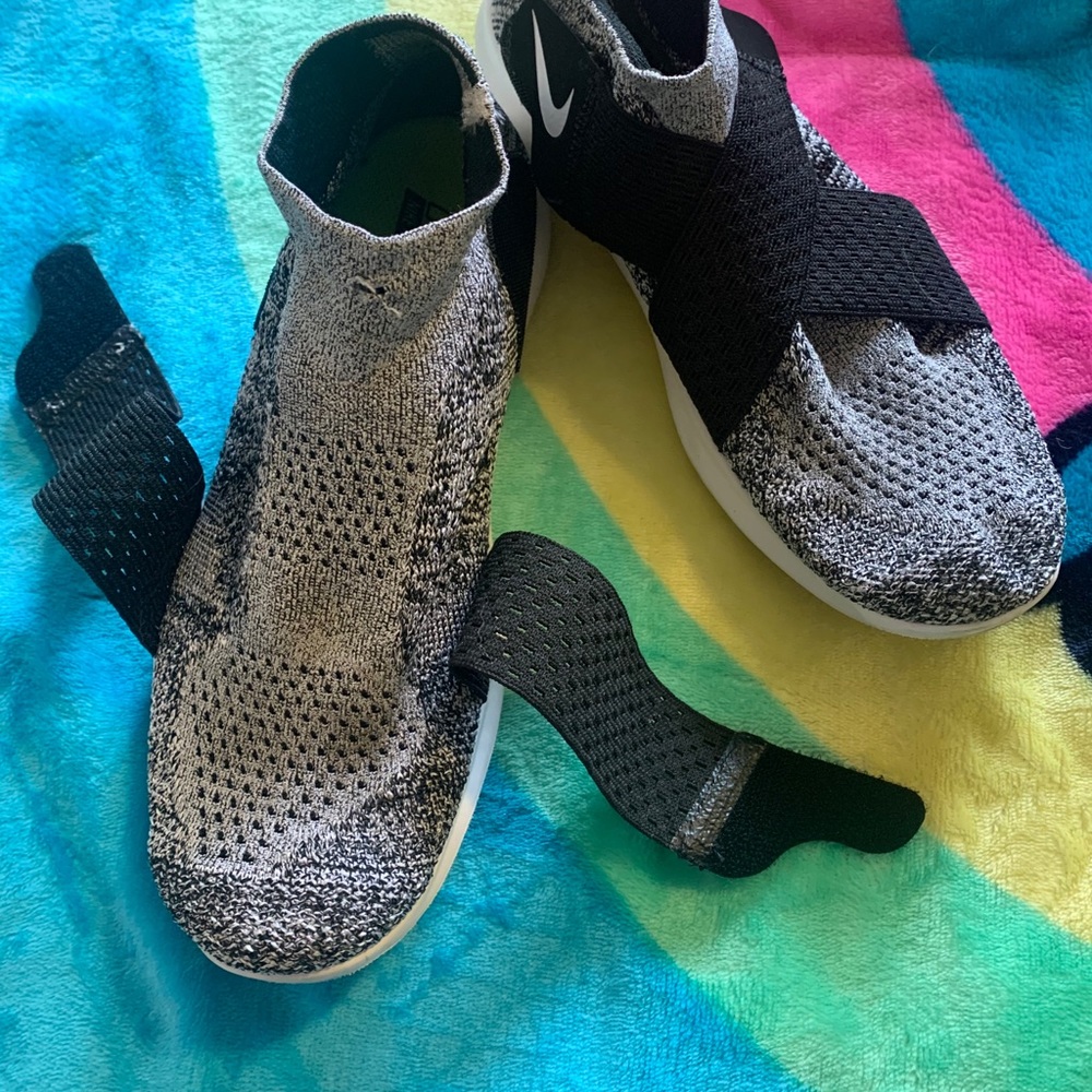 Nike Free RN boys size 6 - Picture 4 of 6